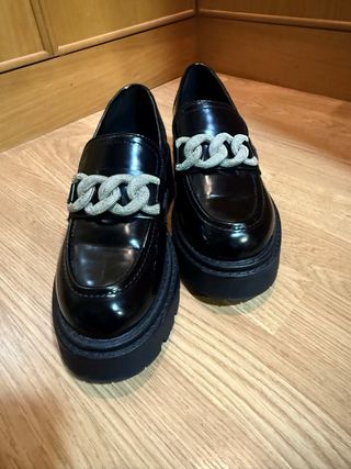 Zapatos formales negros de oficina con cadena senc