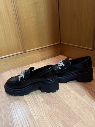 Zapatos formales negros de oficina con cadena senc