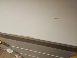 Cómoda IKEA Hemnes con accesorio cambiador.