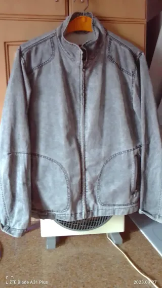 Chaqueta Polipiel Beige con Detalles