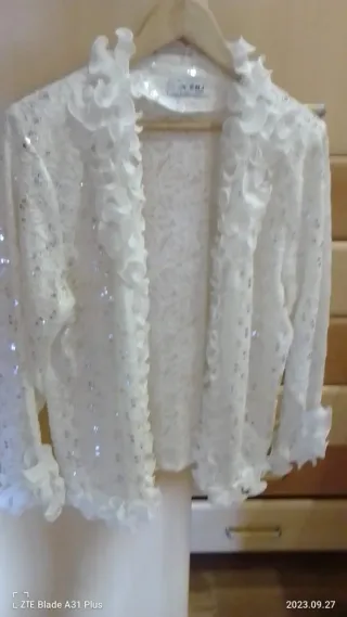 Chaqueta Polipiel Beige con Detalles