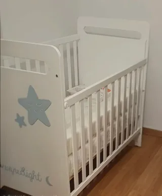 Cuna Micuna blanca con estrellas y luna