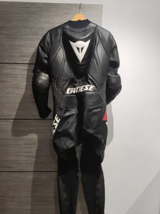 Mono Dainese Laguna Seca Talla 50 Negro/Rojo