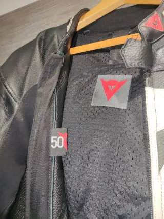 Mono Dainese Laguna Seca Talla 50 Negro/Rojo