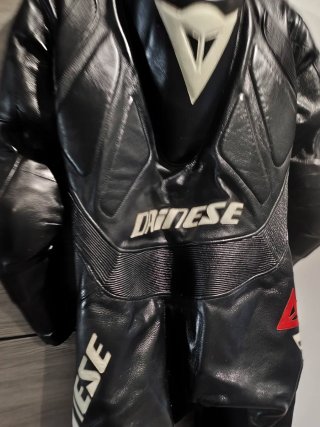 Mono Dainese Laguna Seca Talla 50 Negro/Rojo