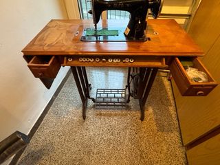 Máquina de coser Alfa antigua