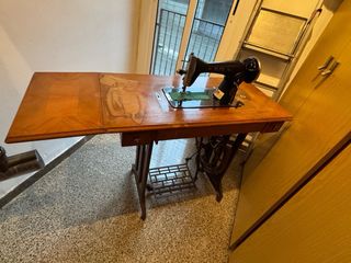 Máquina de coser Alfa antigua