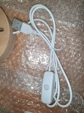 Lampada notturna personalizzata con base in legno