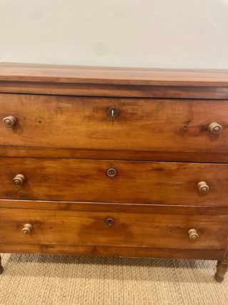 Antigua cómoda francesa de madera