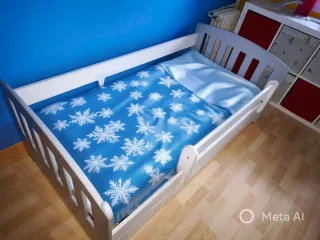 Cama infantil blanca con cajón