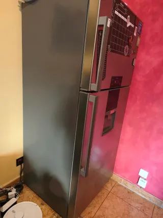 Nevera Daewoo plateada A+ casi 500L