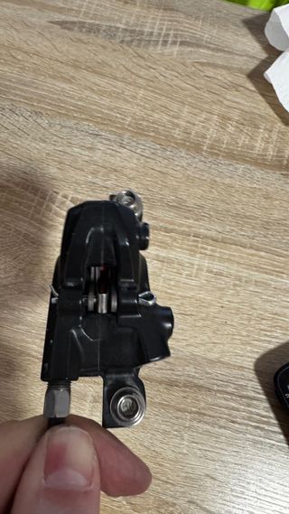 Freno delantero Shimano MT201