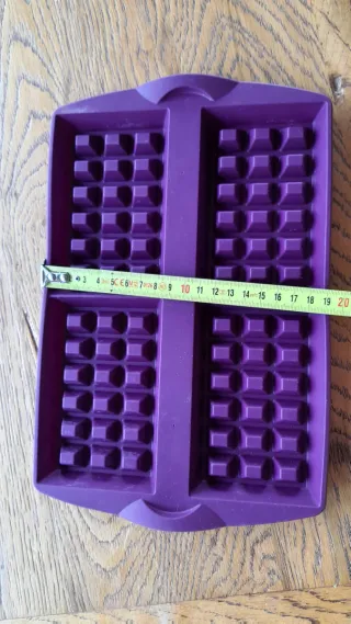 Molde silicona gofres Tupperware morado