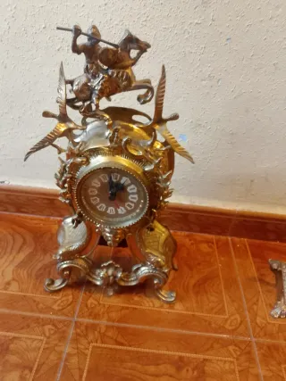 Reloj de sobremesa dorado