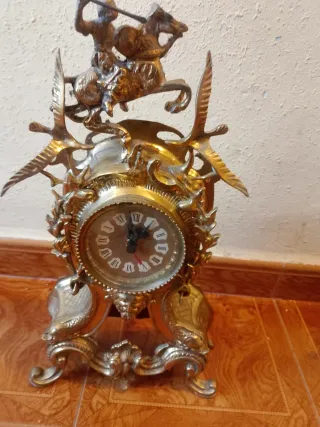 Reloj de sobremesa dorado