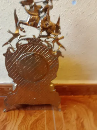 Reloj de sobremesa dorado