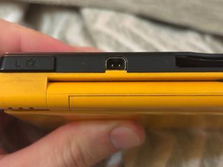 Nintendo DSi XL Amarilla