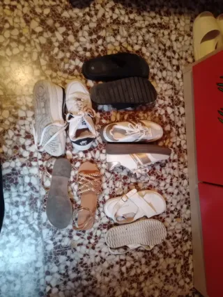 Deportivas y sandalias