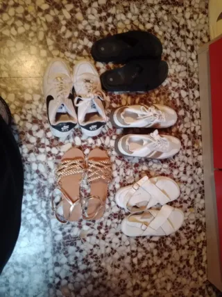 Deportivas y sandalias
