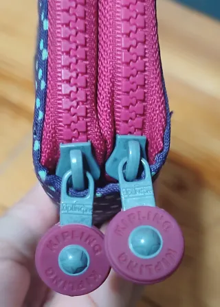 Cartera Kipling mujer puntos morado y turquesa