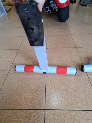 Barrera de parking abatible