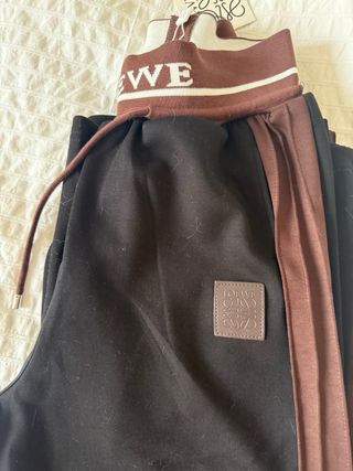 Pantalón chándal Loewe negro y marrón