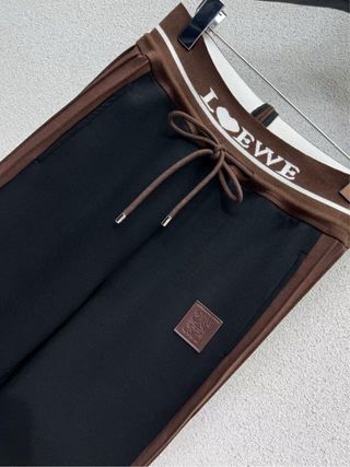 Pantalón chándal Loewe negro y marrón