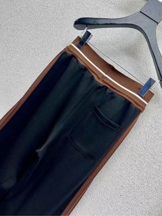 Pantalón chándal Loewe negro y marrón