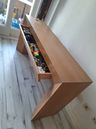 Escritorio de madera moderno