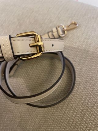 Correa bandolera bolso beige y dorado