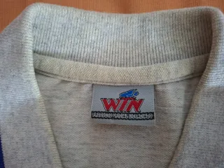 Polo FC Barcelona gris con escudo