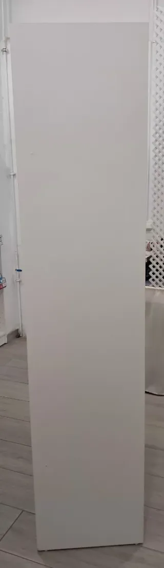 Estantería blanca 200x80x45. Ya montada.