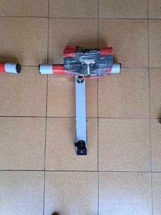 Barrera de parking Dicoal metálica.