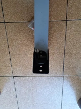 Barrera de parking Dicoal metálica.