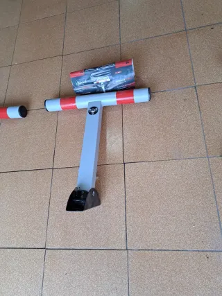 Barrera de parking Dicoal metálica.