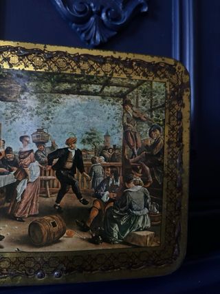 Scatola in latta vintage decorata