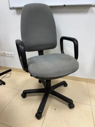 Silla de oficina con ruedas