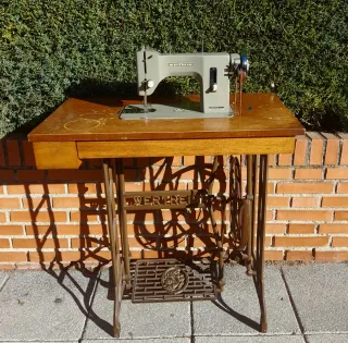 Máquina de coser antigua Wertheim