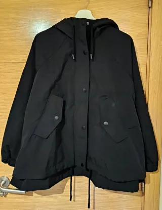 Parka corta Zara negra