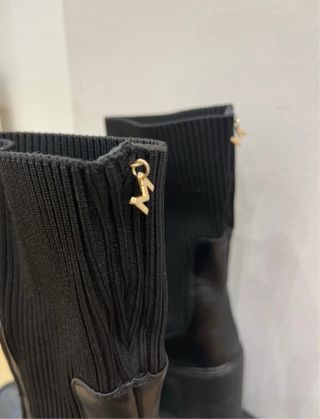 Botines negros Lola Casademunt talla 37