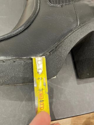 Botines negros Lola Casademunt talla 37