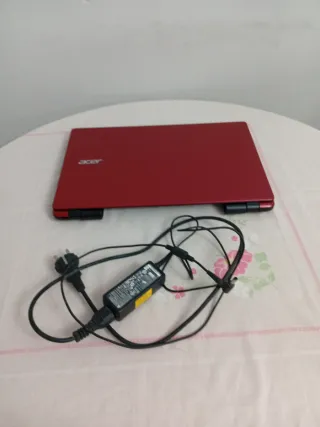 Acer Aspire E5-571 Z5WAH 15.6 i3 Rojo