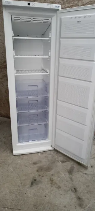 Congelador vertical blanco 1.85m alto