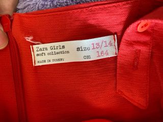 Mono largo rojo niña con volantes