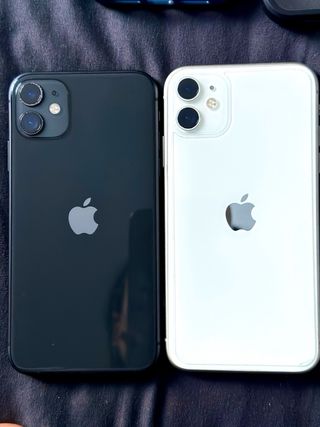 2x iPhone 11 (Blanco y Negro)
