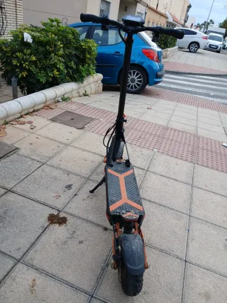 Patinete Eléctrico Naranja y Negro