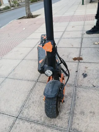 Patinete Eléctrico Naranja y Negro