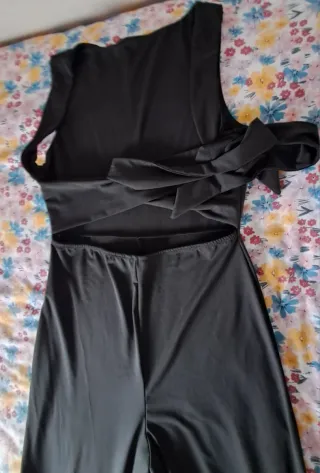 Mono largo negro con lazo