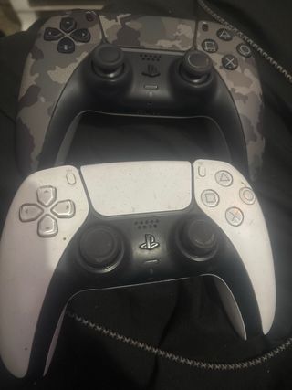 PS5 Digital Edition + 2 Mandos