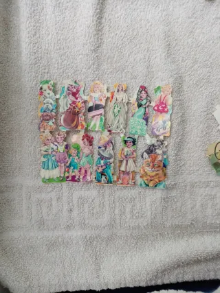 Cromos troquelados de figuras y animales